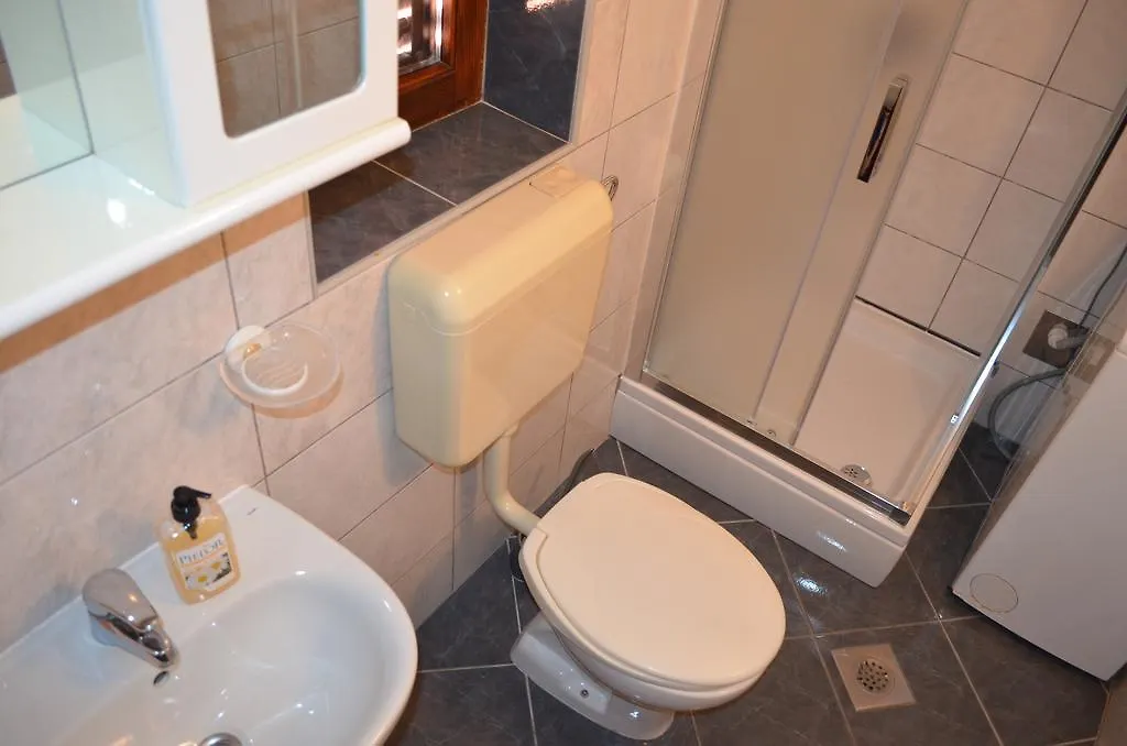 Apartment Borna Baska  0*, Baska (Krk)